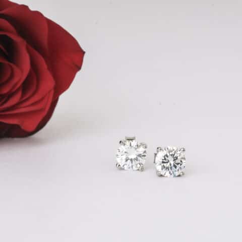 Solitaire studs