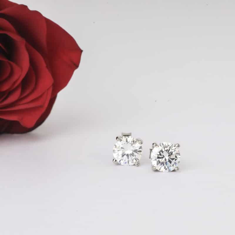 Solitaire studs